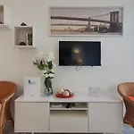 Skol 444. Fantastic Renovated 1 Bed In Skol Apartment