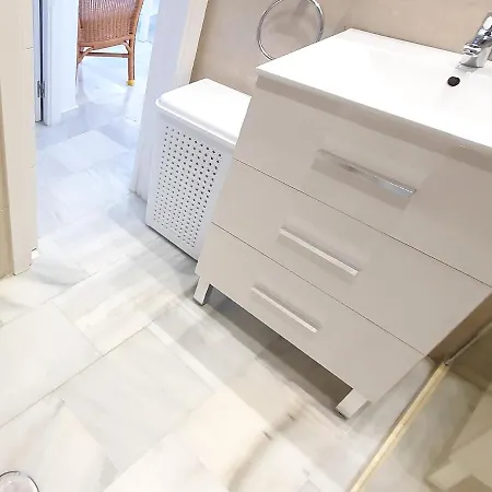 Skol 444. Fantastic Renovated 1 Bed In Skol Lejlighed